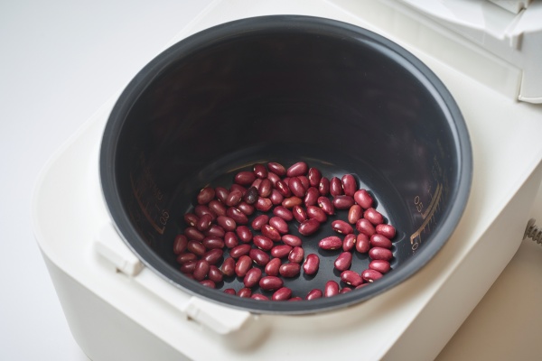 豆を炊飯器のおかゆモードでゆでる1